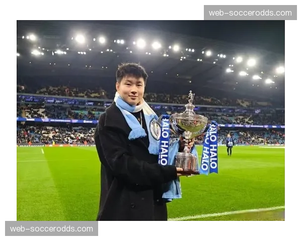 通讯：一座等待了23年的奖杯，勒沃库森球迷的冠军庆典全记录